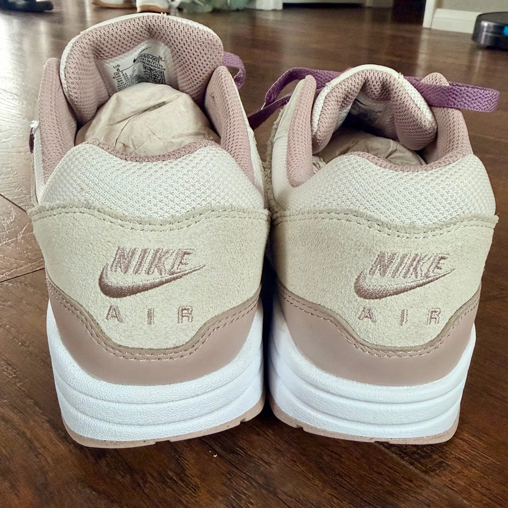 Nike Air Max One. Mens sz 8/womens sz 9.5 - Picture 2 of 6